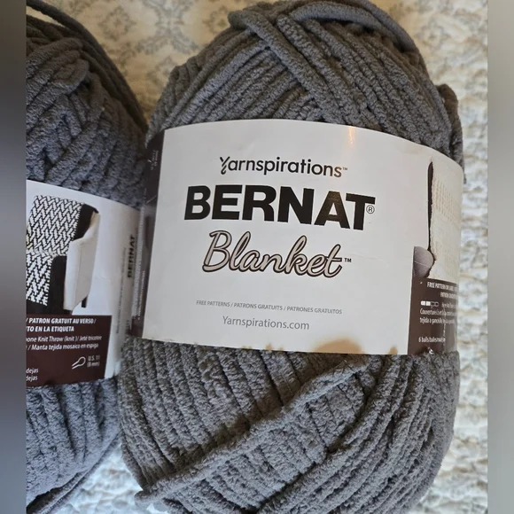 Bernat Blanket Yarn - Dark Gray 10.5 Oz Ea Skein - Picture 2 of 9